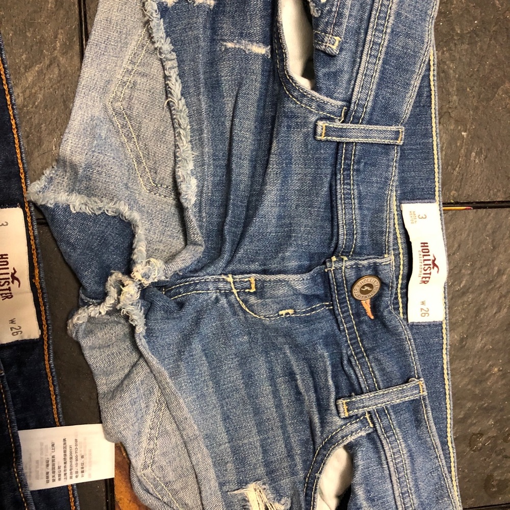 Hollister “ I think I see you va jay jay” shorts
